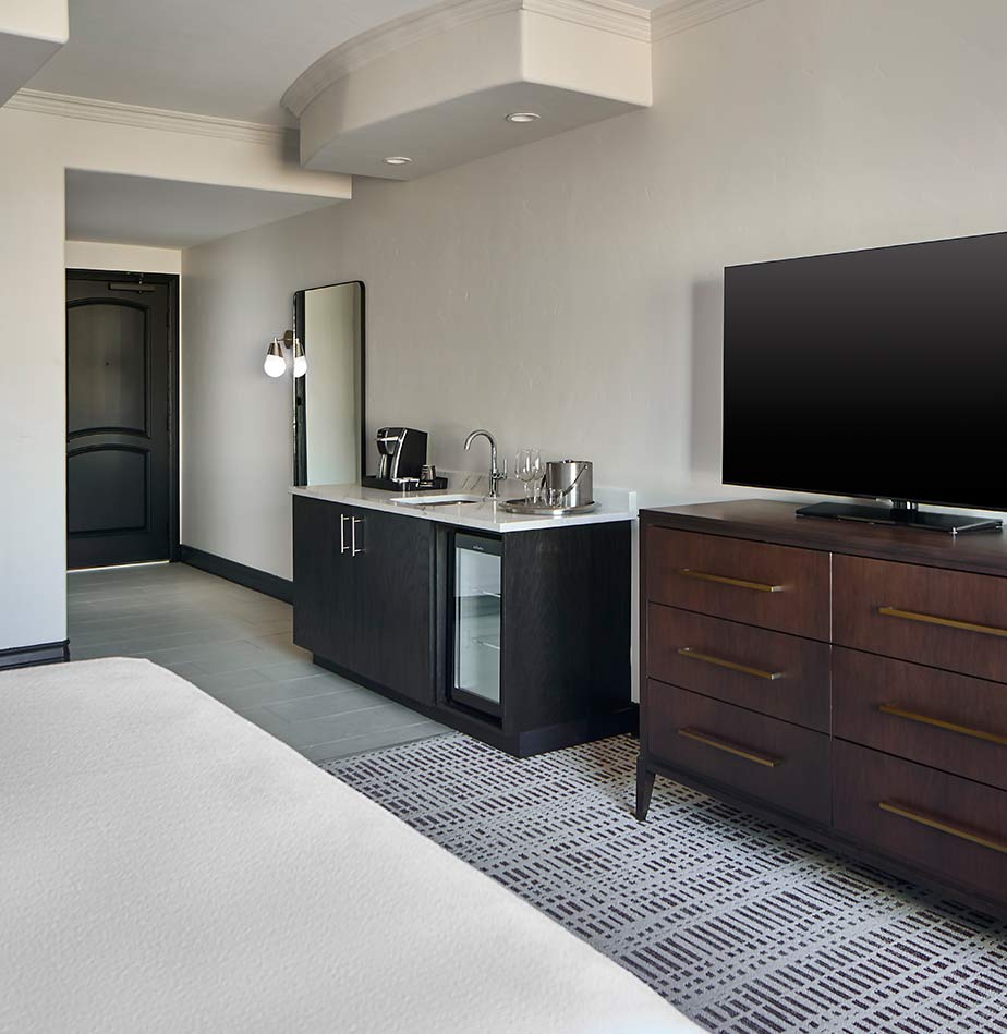   Standard King with Jetted Tub