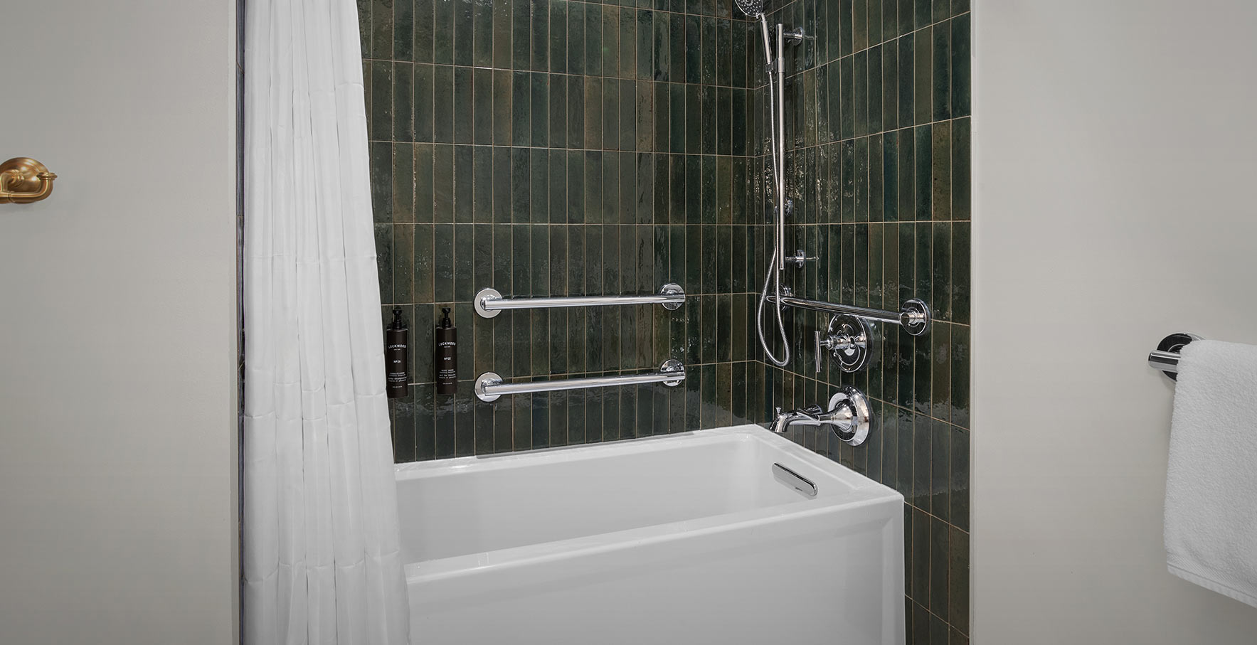 Accessible Standard King (Accessible Tub) Accessible Standard King (Roll-In Shower)